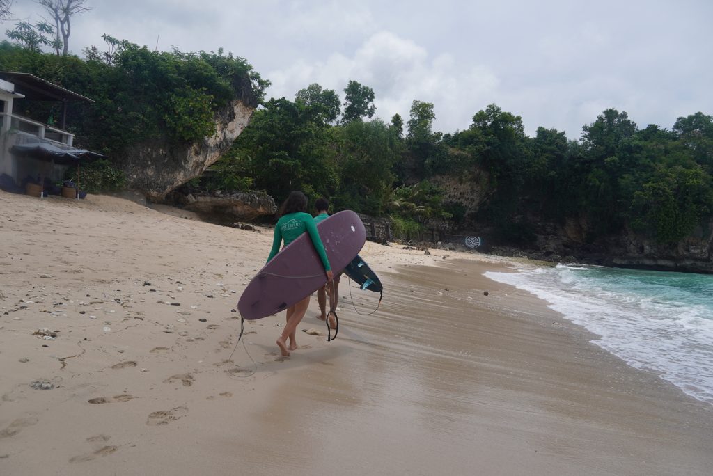 Pristine beach of balangan - Surf Journey Bali A walk view of the pristine beach ideal for a balangan surf school session on the Bukit Peninsula.